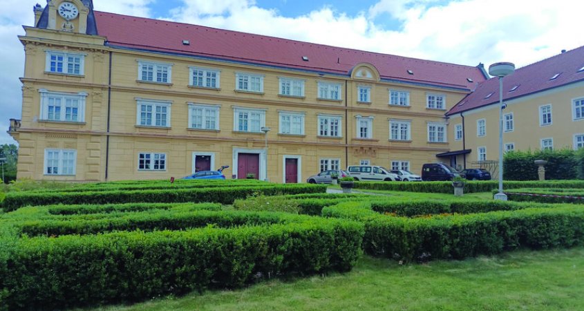 Křižanovský zámek je na prodej za 88 milionů. Koupí ho městys, či někdo jiný?